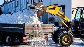 Komatsu baut Stellen ab