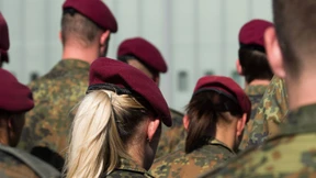 Soldat darf keine langen Haare tragen