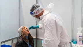 Vor der Abfahrt schnell zum Corona-Test