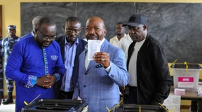 Gabun sperrt Internet und verhängt Ausgangssperre