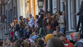 Niederlande beenden Ausgangssperre und öffnen Geschäfte trotz hoher Inzidenz