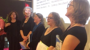 Hier wird der Regen noch herbeigesungen