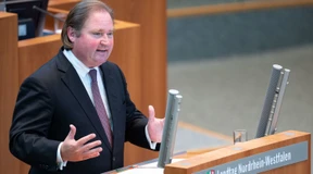 Opposition: Was wusste Wüst von Minister-Urlauben?