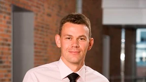 Aufwärts an der Wand der Bedenken