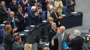 Grosser würdigt Überwindung des Militarismus