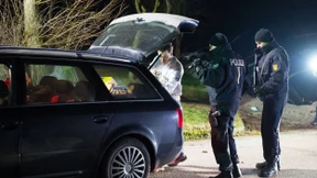 Kalaschnikow im Kofferraum 