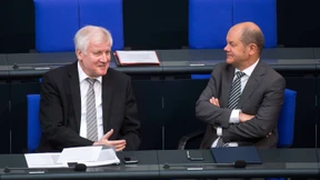 Seehofer bekommt 1650 zusätzliche Bamf-Stellen