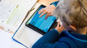 Bundesländer sollen schon mal Glasfaser in Schulen legen