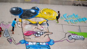 Riesenkarikatur verspottet Trump 