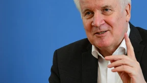 Seehofer läßt Querdenker überwachen