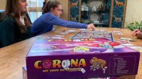 Familie erfindet Brettspiel zur Coronakrise
