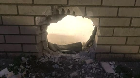 Männer brechen mit Werkzeug aus Zahnbürste aus Gefängnis aus