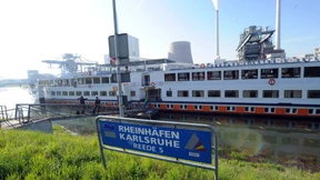 Schiff schlägt leck - 157 Menschen gerettet