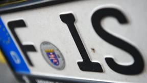 „IS“ auf Autokennzeichen teilweise tabu