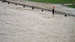 Promenade in Düsseldorf überschwemmt