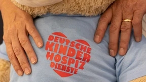 Spenden für Kinderhospizdienst Löwenzahn und German Doctors