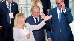 „Alle lieben Giorgia“: Wie Italiens Ministerpräsidentin alle um den Finger wickelt