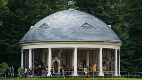 Der magische Moment am historischen Karussell in Wilhelmsbad