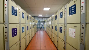 Zwei tote Babys in Schließfach entdeckt