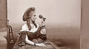 Jedes Kleid mit einer Botschaft