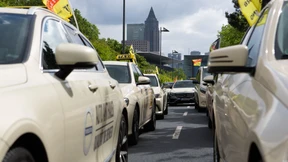 Taxifahrer protestieren gegen Sozialdumping