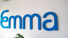 Sprunghaft nach oben mit Matratzen