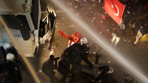 Hunderte Festnahmen bei Protesten für  İmamoğlu