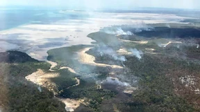Schwere Buschfeuer auf Touristeninsel Fraser Island in Australien