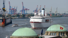 Gläubiger der MS Deutschland sollen auf Zinsen warten