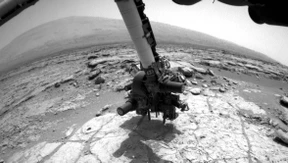 Curiosity bohrt den Roten Planeten an