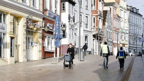 Ausgangssperre und Verbot privater Treffen