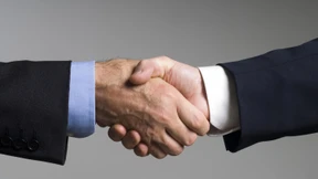 Der Handschlag ist zurück