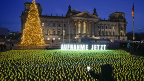 6000 Lichter für Flüchtlinge vor dem Reichstag