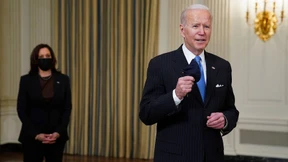 Biden verspricht Impfstoff für alle bis Mai – Texas beendet Beschränkungen