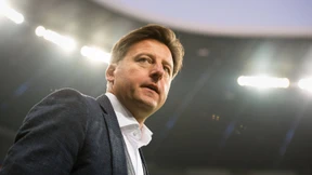 Ein Fußballtrainer pendelt nach Polen