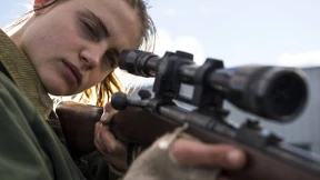 Das Mädchen mit dem Jagdgewehr