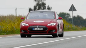 Anleger stürzen sich auf Tesla-Aktie