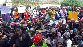 Nigerianische Armee befreit 300 Frauen und Mädchen