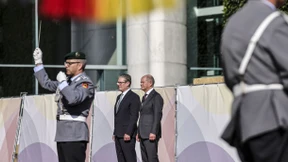 Scholz empfängt Starmer mit militärischen Ehren