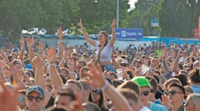 Techno-Open-Air mit Picknick-Atmosphäre