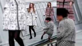 Komikerin reiht sich auf Chanel-Catwalk ein
