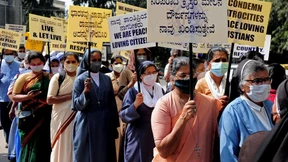 „Heute zerbrechen sie Statuen, morgen zerbrechen sie die Köpfe“