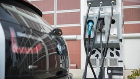 Ladesäulen statt Elektroautos fördern?