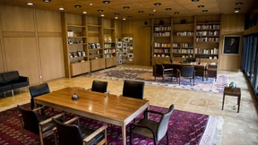 Löcher im Kanzlersessel