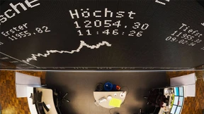 Schwacher Euro hilft Dax über 12.000 Punkte