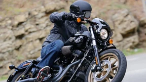 Abgang mit erhobener Faust