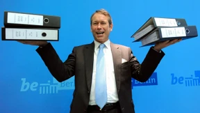 Berlins Finanzsenator macht es Wowereit nach