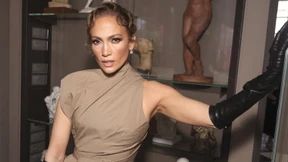 Jennifer Lopez fliegt Economy Class