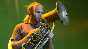 Soundcheck mit nackten Füßen