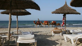 Unruhe im Land, Ruhe am Pool